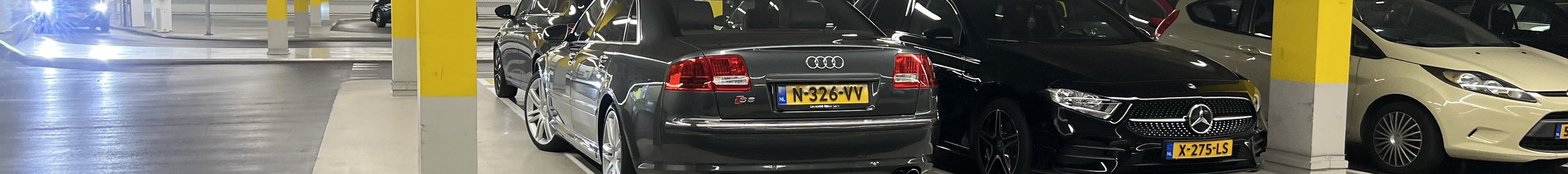 Audi S8 D3