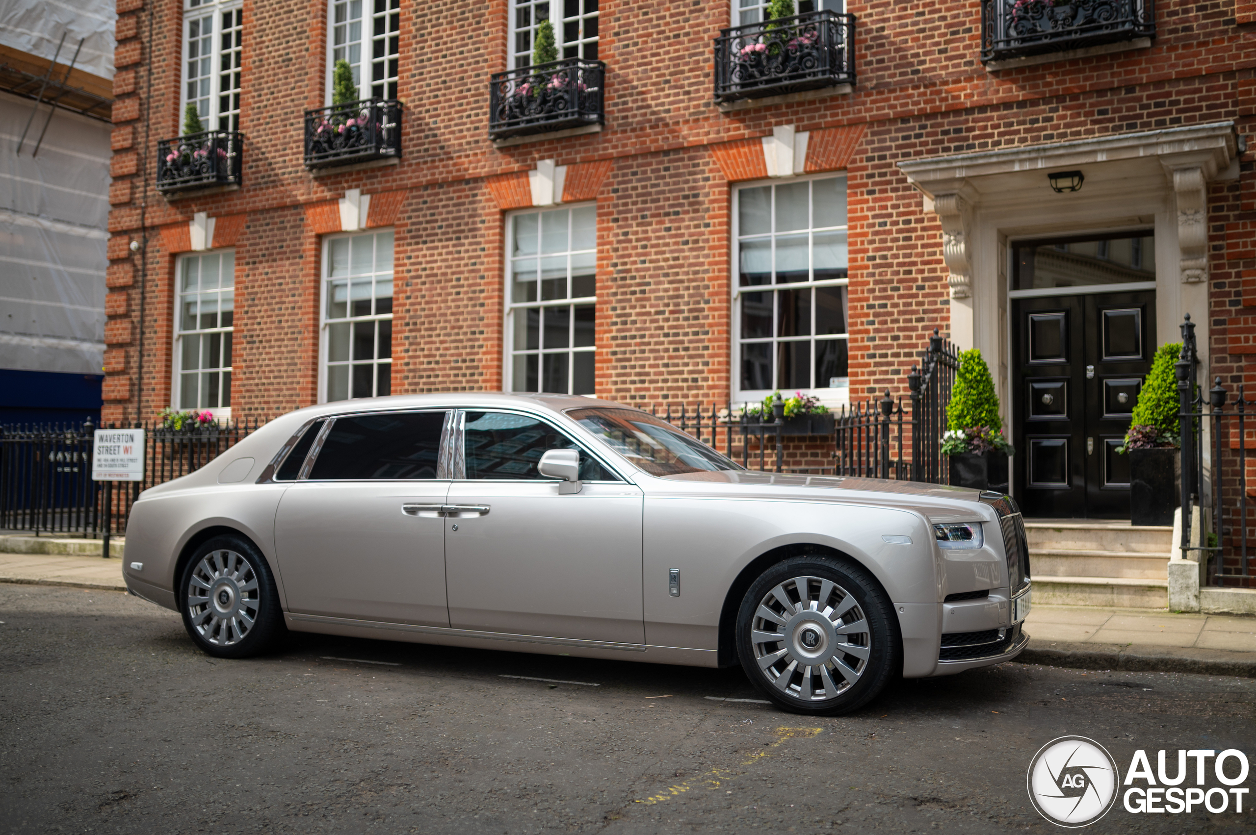 Rolls-Royce Phantom VIII EWB