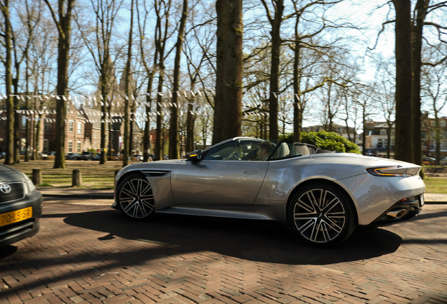 Aston Martin DB12 Volante