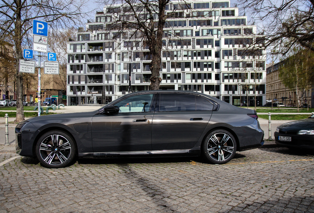 BMW M760e xDrive