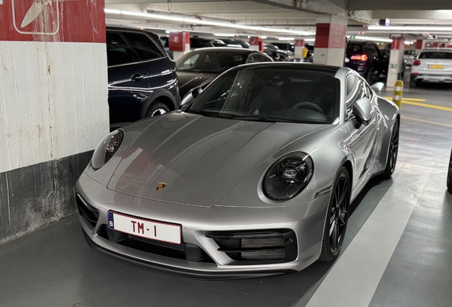 Porsche 992 Carrera 4 GTS