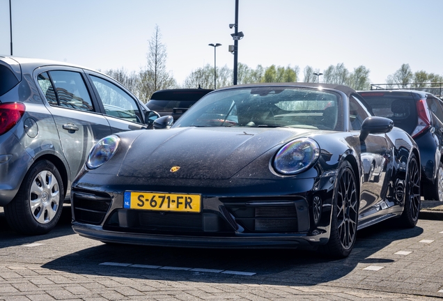 Porsche 992 Carrera 4 GTS Cabriolet