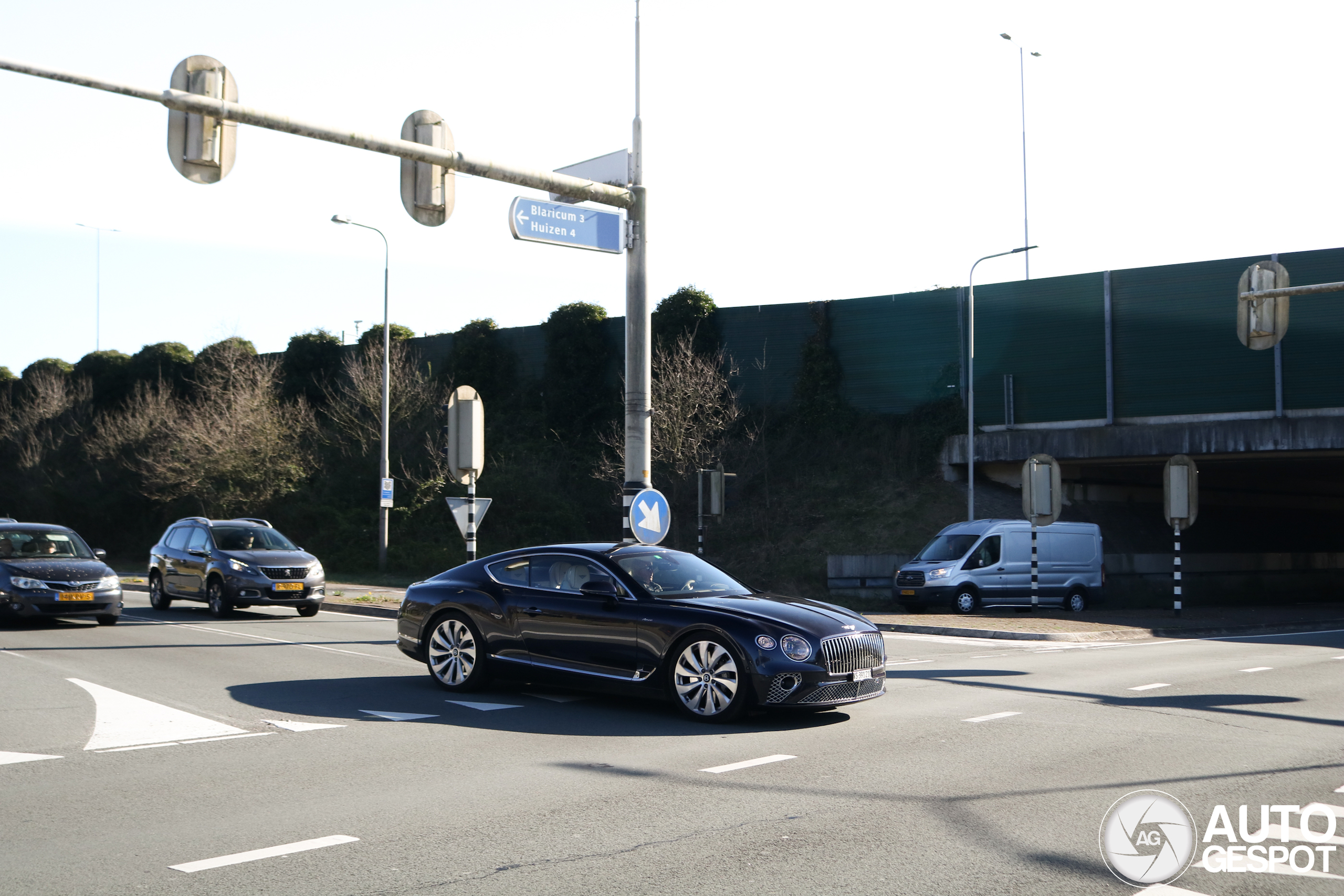 Bentley Continental GT V8 Azure 2024