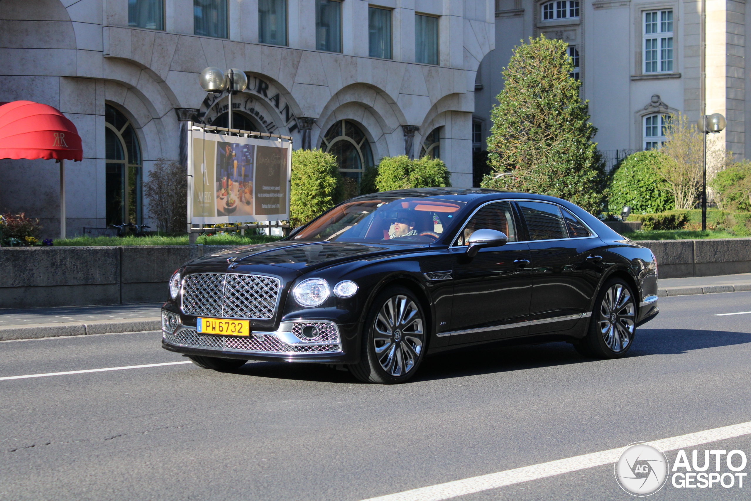 Bentley Flying Spur V8 2022 Mulliner