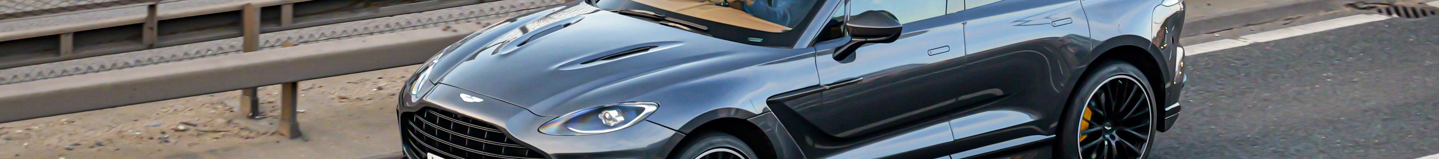 Aston Martin DBX707
