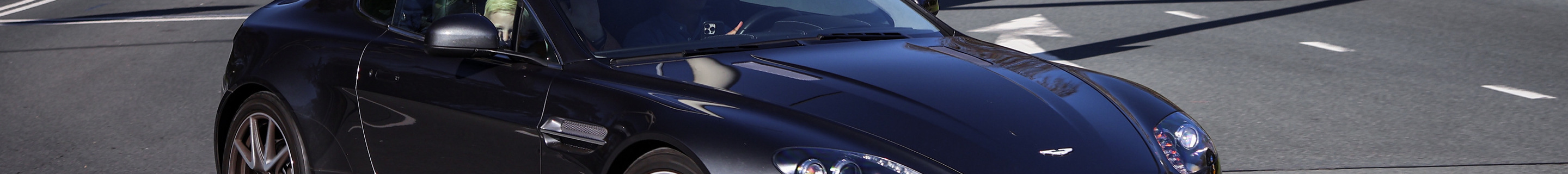 Aston Martin V8 Vantage 2012