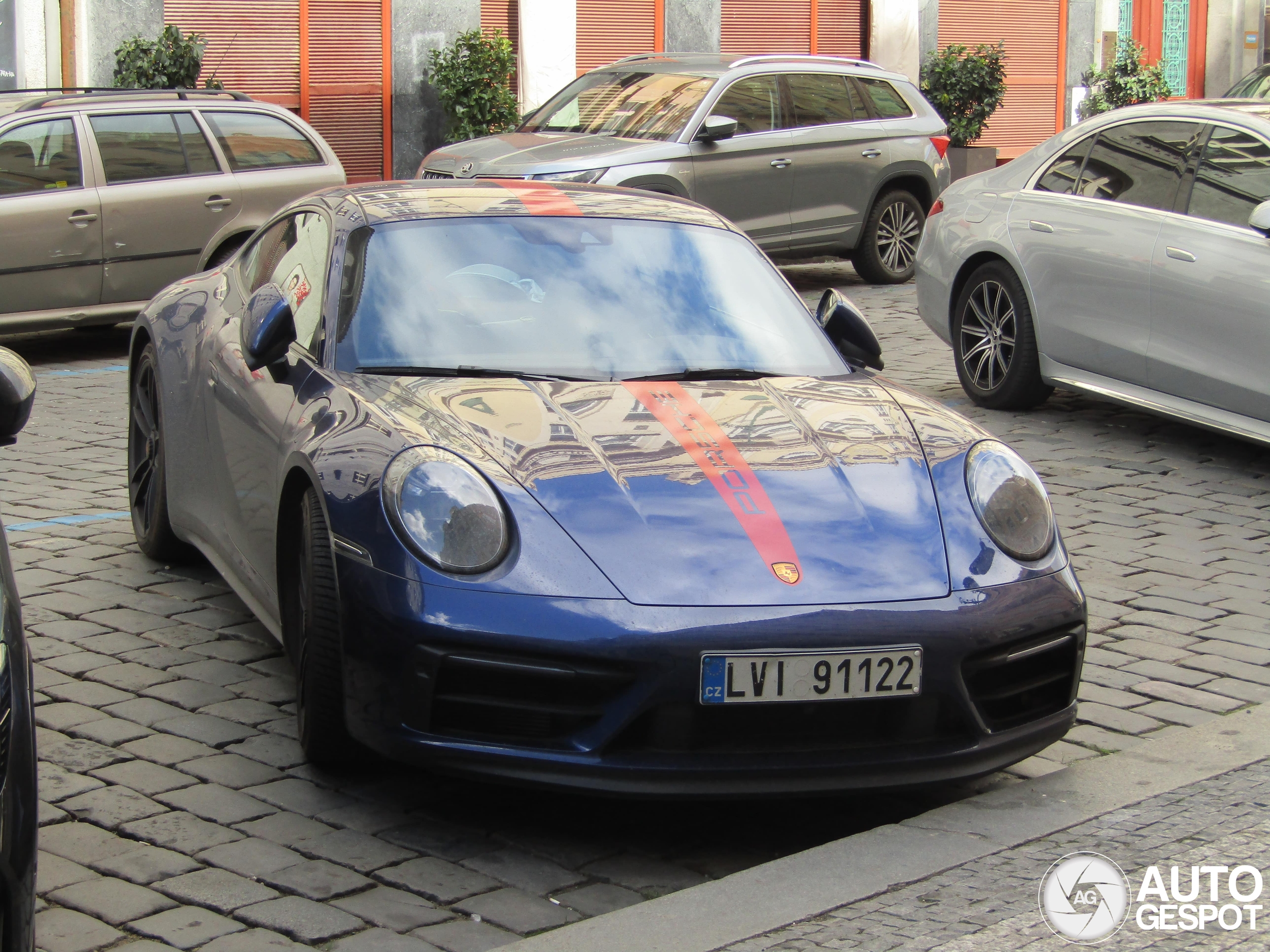 Porsche 992 Carrera 4 GTS