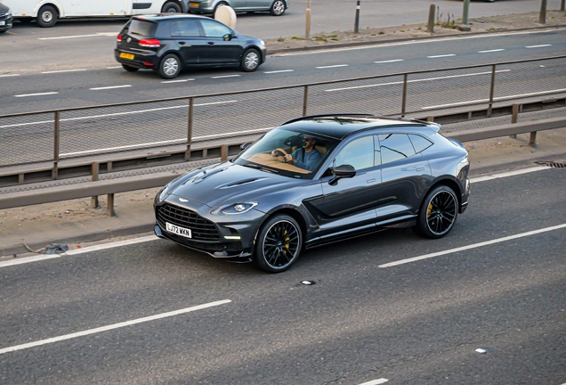 Aston Martin DBX707