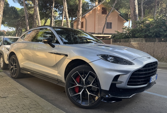 Aston Martin DBX707