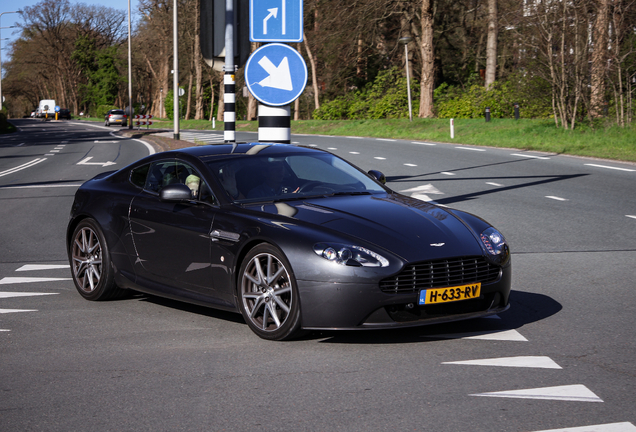 Aston Martin V8 Vantage 2012
