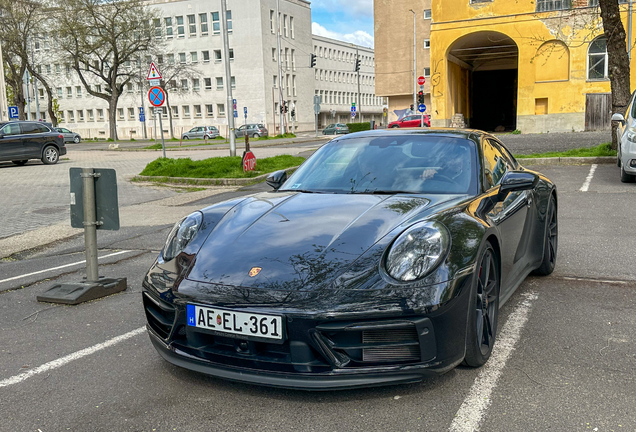 Porsche 992 Carrera 4 GTS