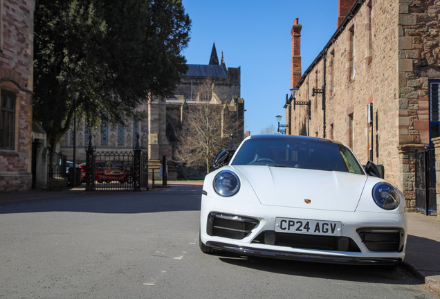 Porsche 992 Carrera 4 GTS