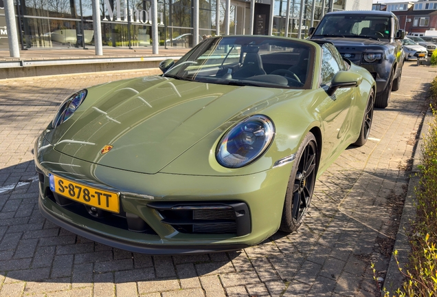Porsche 992 Carrera 4 GTS Cabriolet