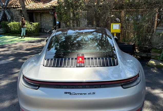 Porsche 992 Carrera 4S