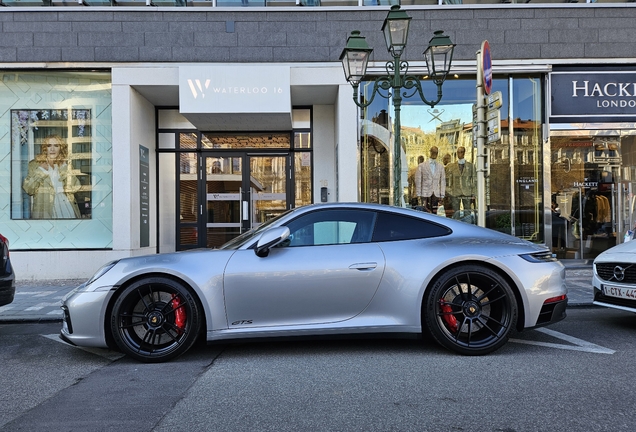Porsche 992 Carrera GTS