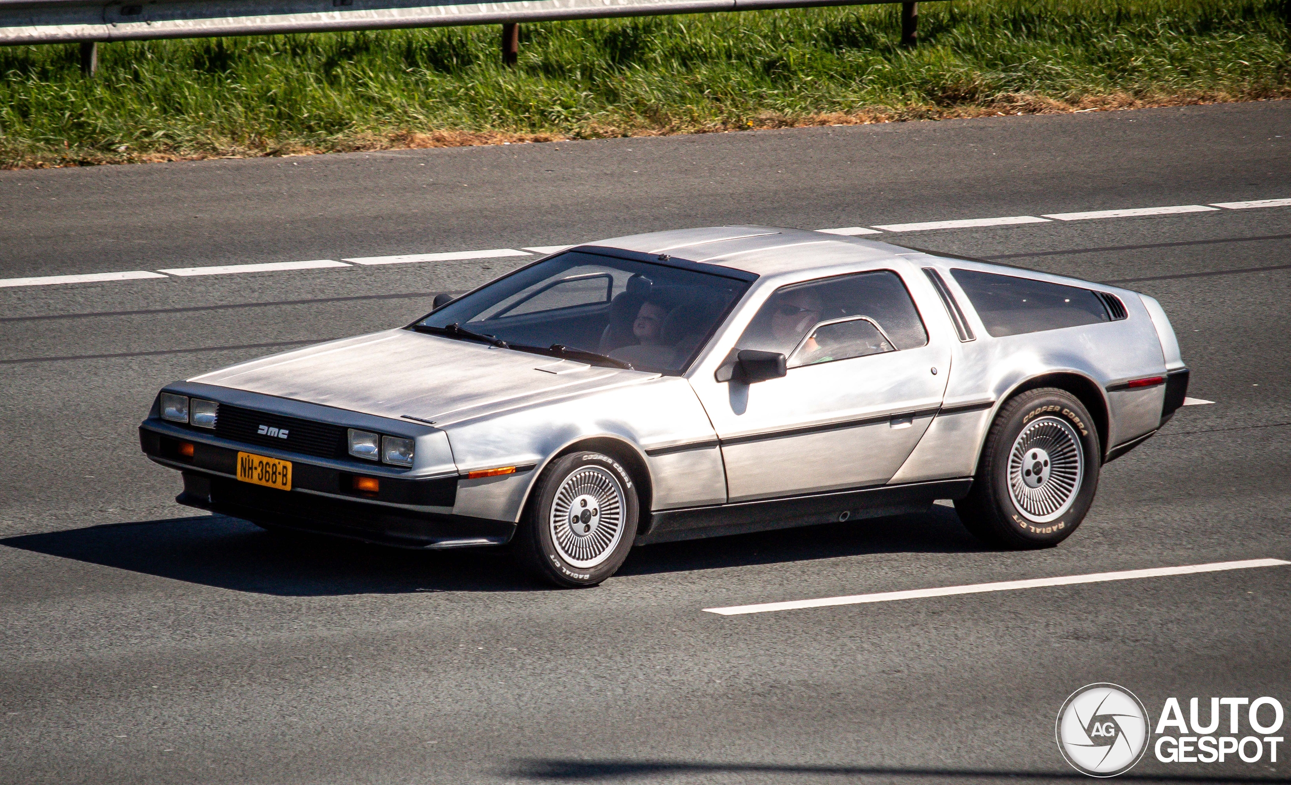 DeLorean DMC-12