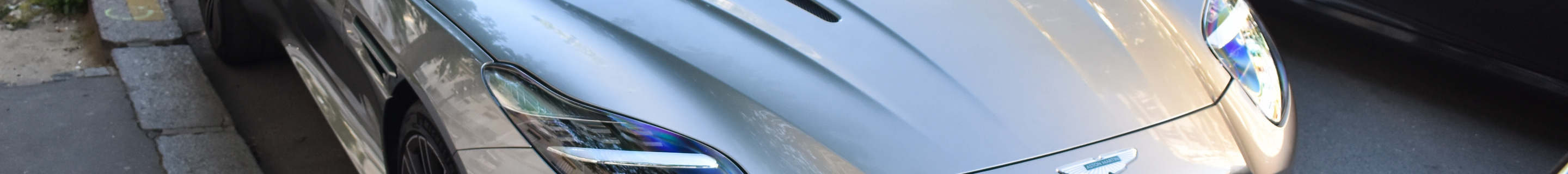 Aston Martin DB12 Volante