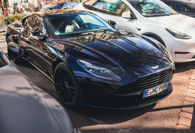 Aston Martin DB11