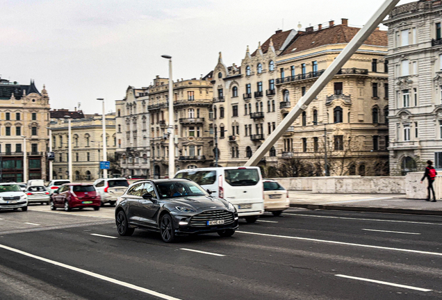 Aston Martin DBX707