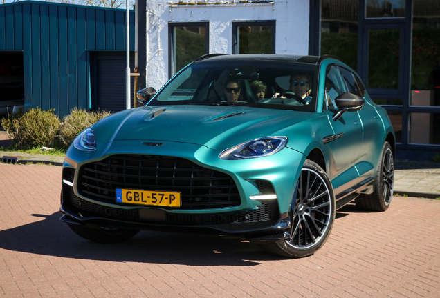 Aston Martin DBX707