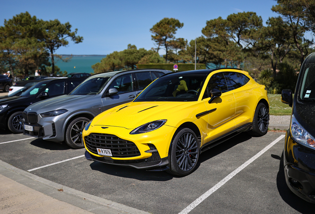Aston Martin DBX707