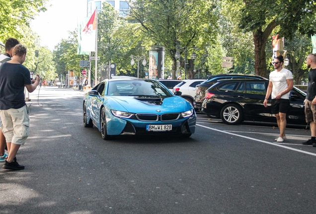 BMW i8