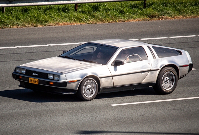 DeLorean DMC-12