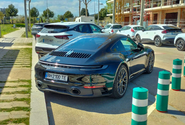 Porsche 992 Carrera 4 GTS