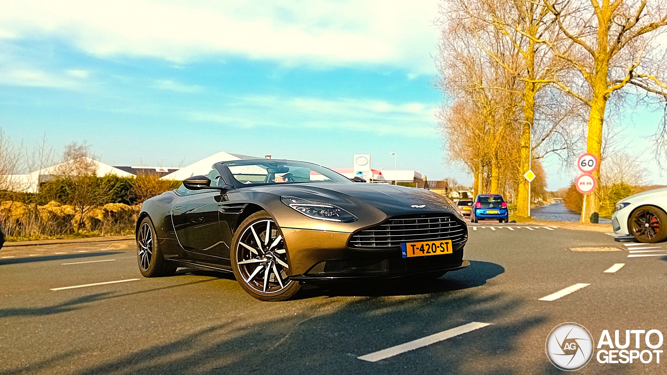 Aston Martin DB11 V8 Volante