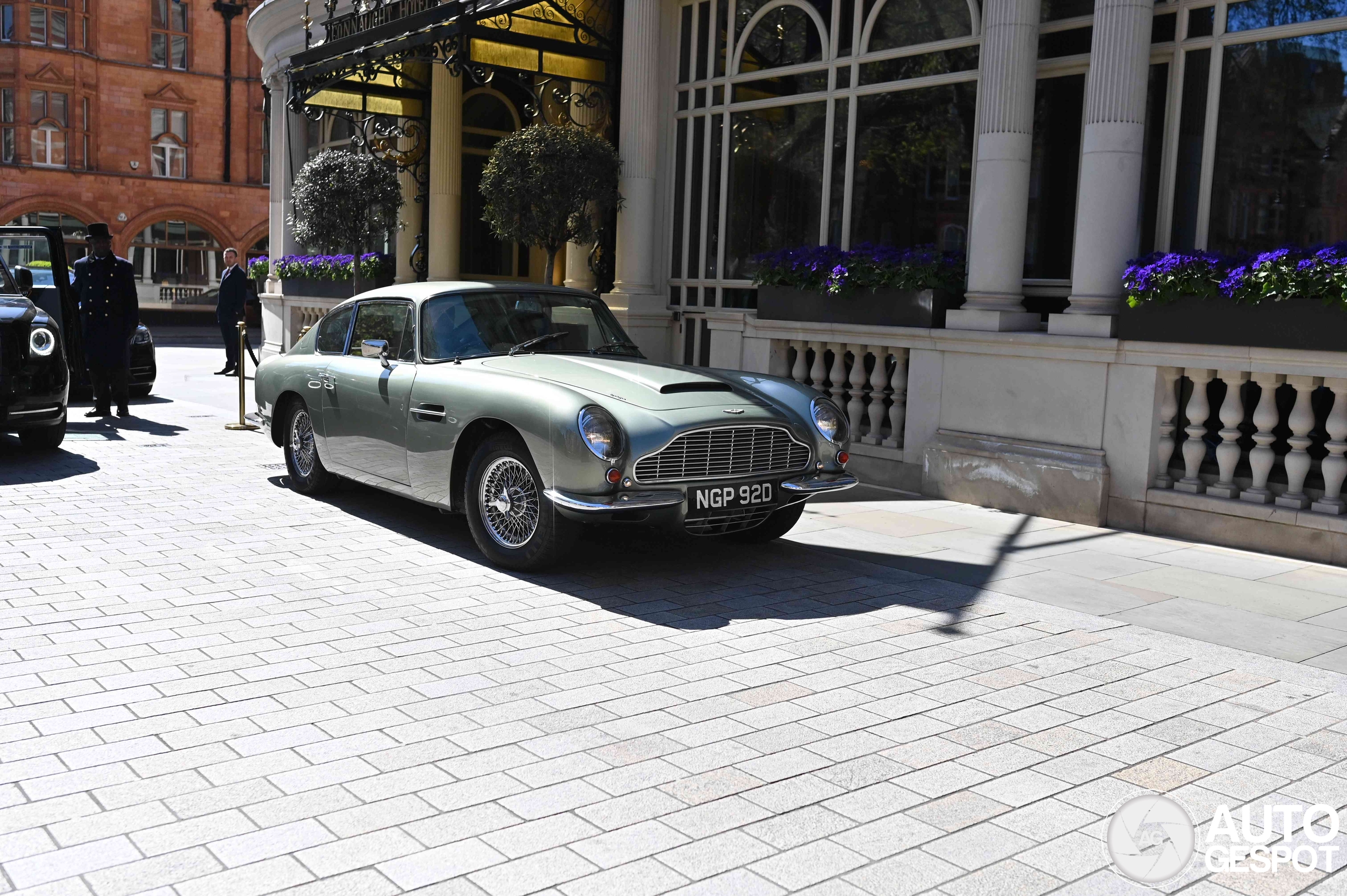 Aston Martin DB6 MKI