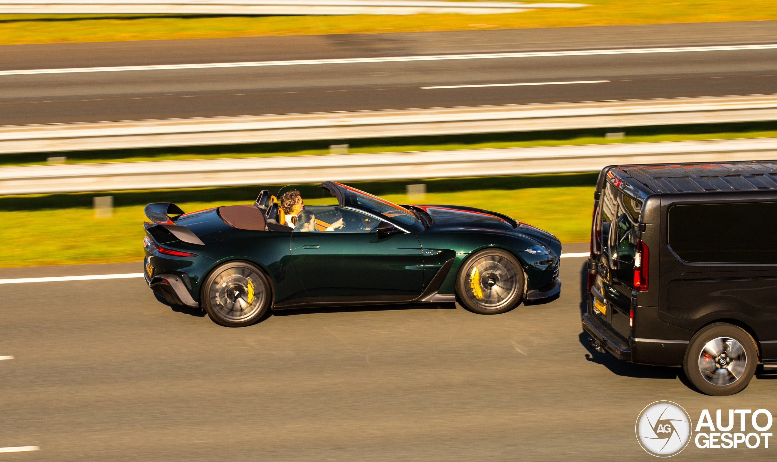 Aston Martin V12 Vantage Roadster 2023