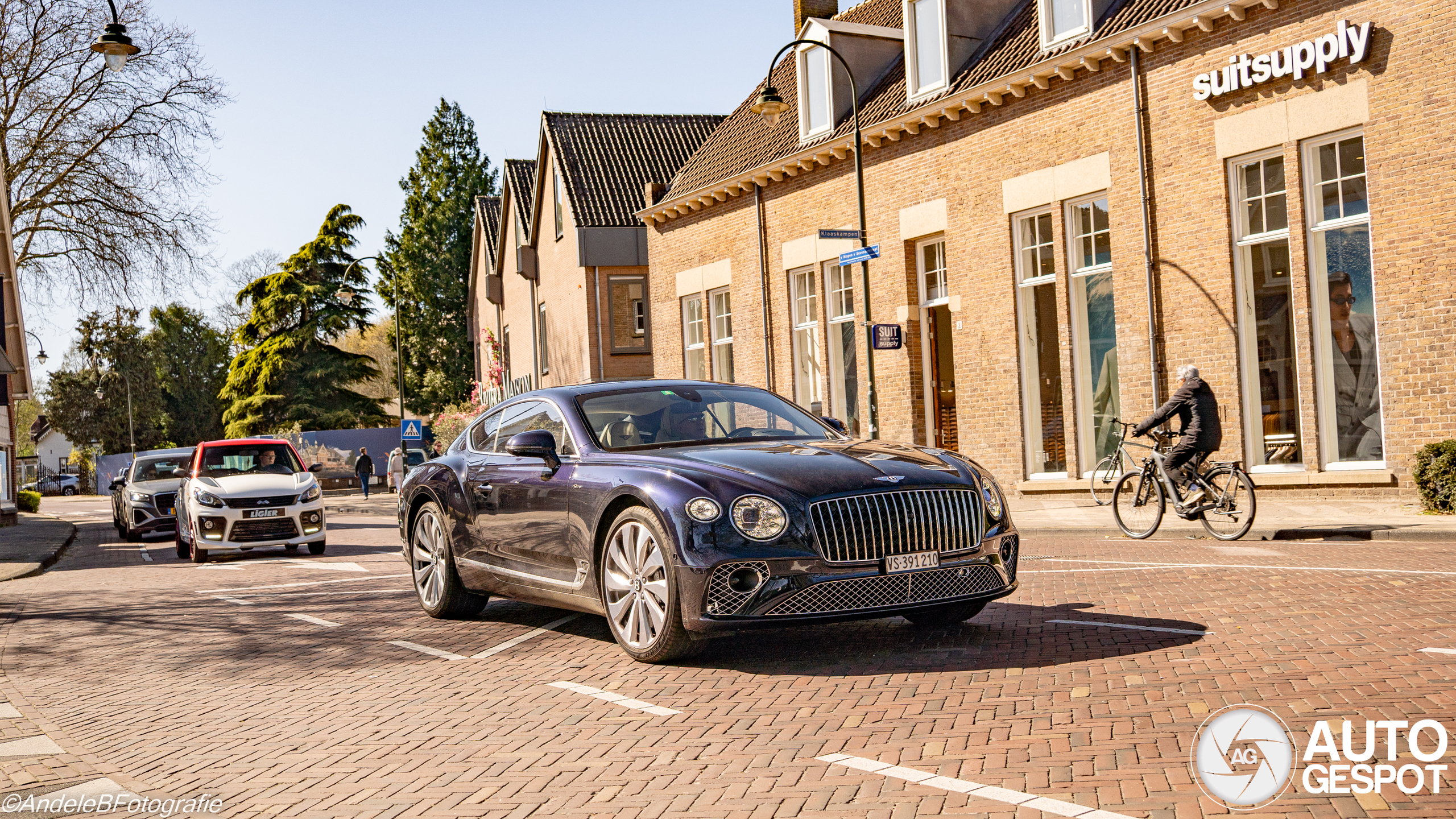 Bentley Continental GT V8 Azure 2024