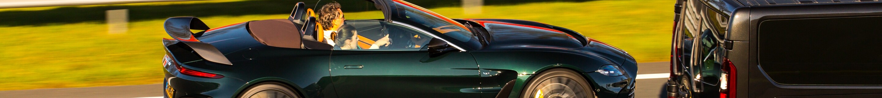 Aston Martin V12 Vantage Roadster 2023