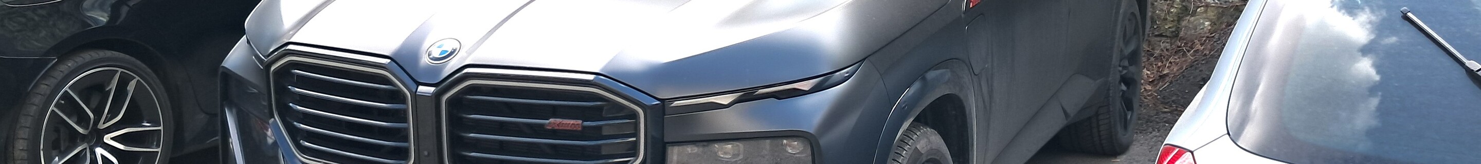 BMW XM G09 Label Red