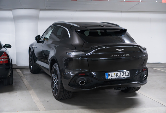 Aston Martin DBX
