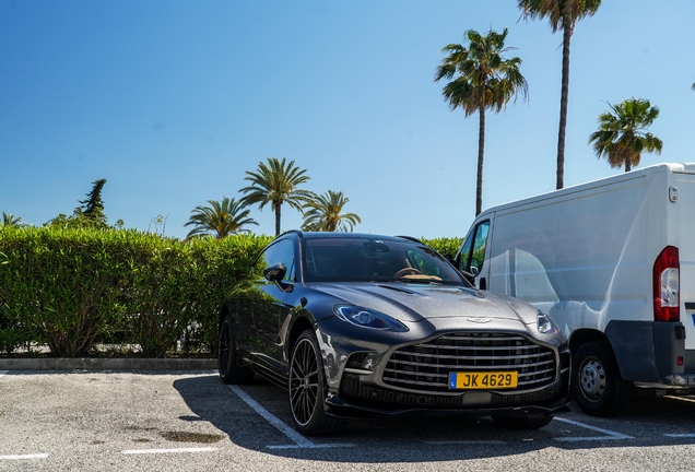 Aston Martin DBX707