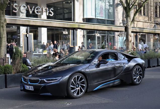 BMW i8