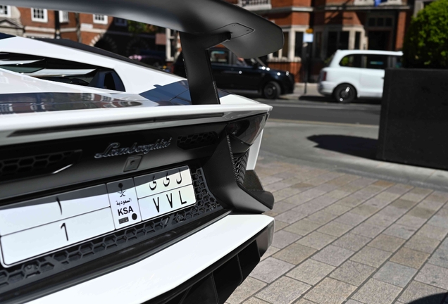 Lamborghini Aventador LP750-4 SuperVeloce Roadster