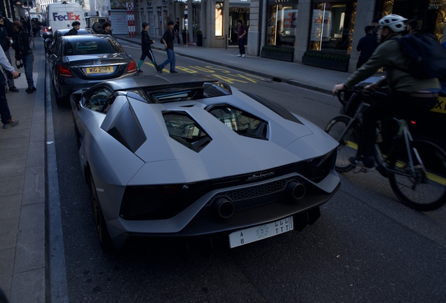 Lamborghini Aventador LP780-4 Ultimae Roadster