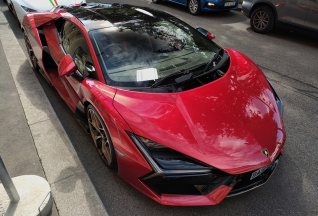 Lamborghini Revuelto