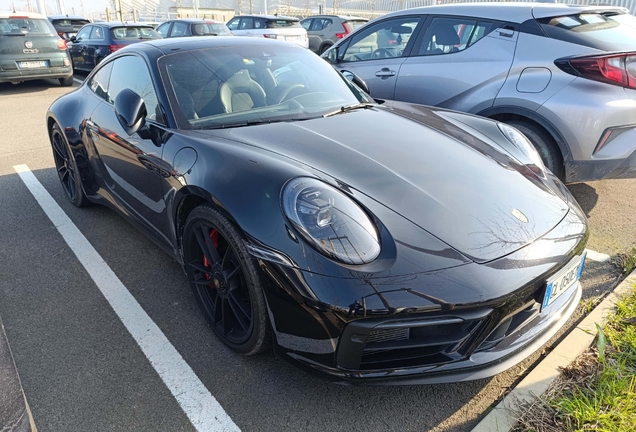Porsche 992 Carrera 4 GTS