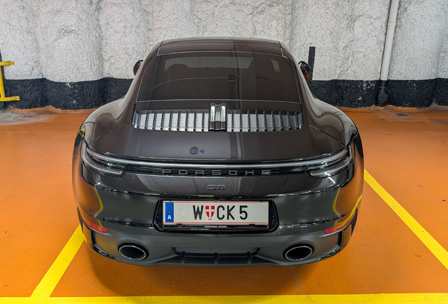 Porsche 992 Carrera GTS