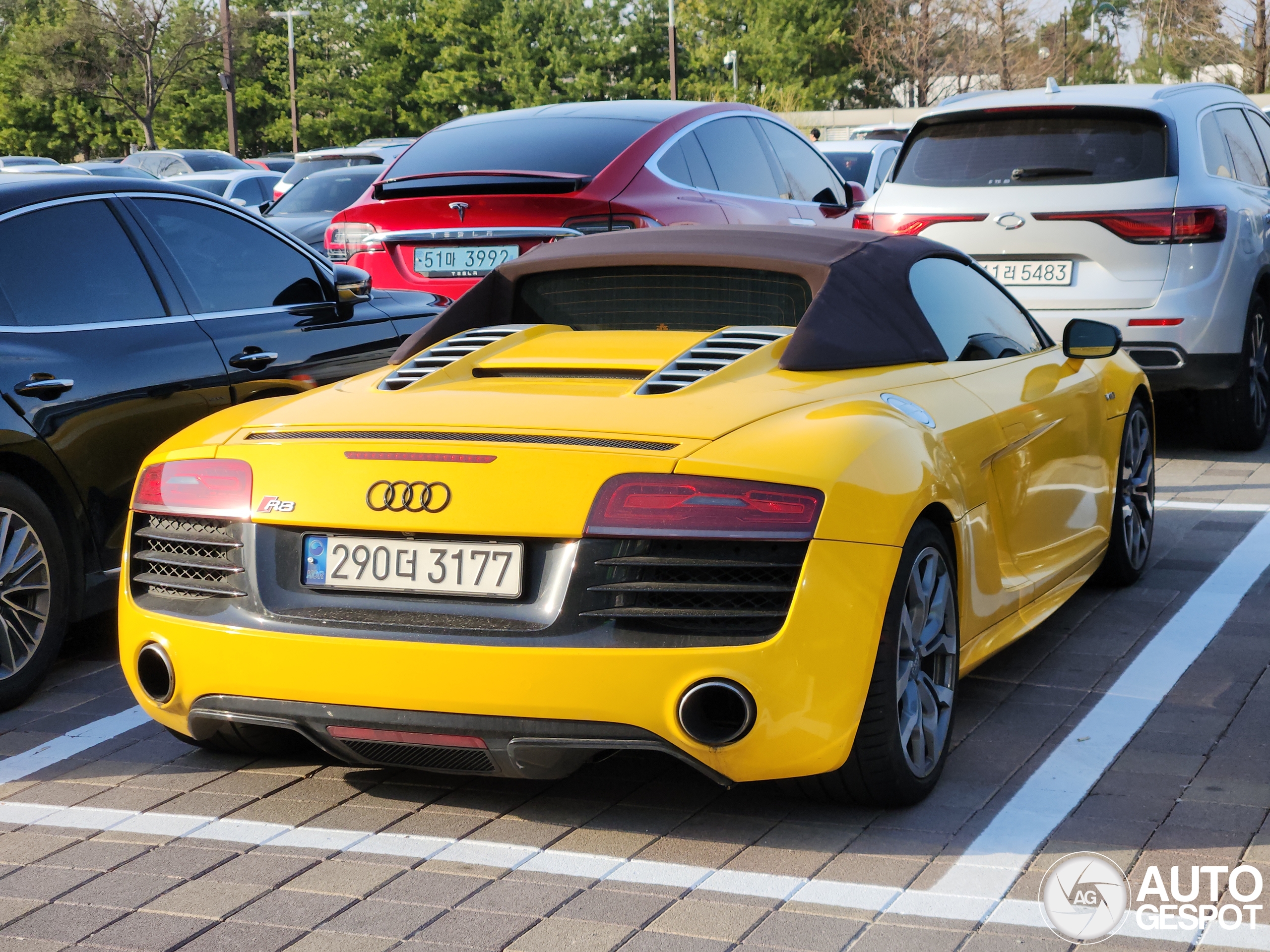 Audi R8 Spyder V10 イエロー Audi R8 V10 Spyder 2013 - 09 April 2025 - Autogespot