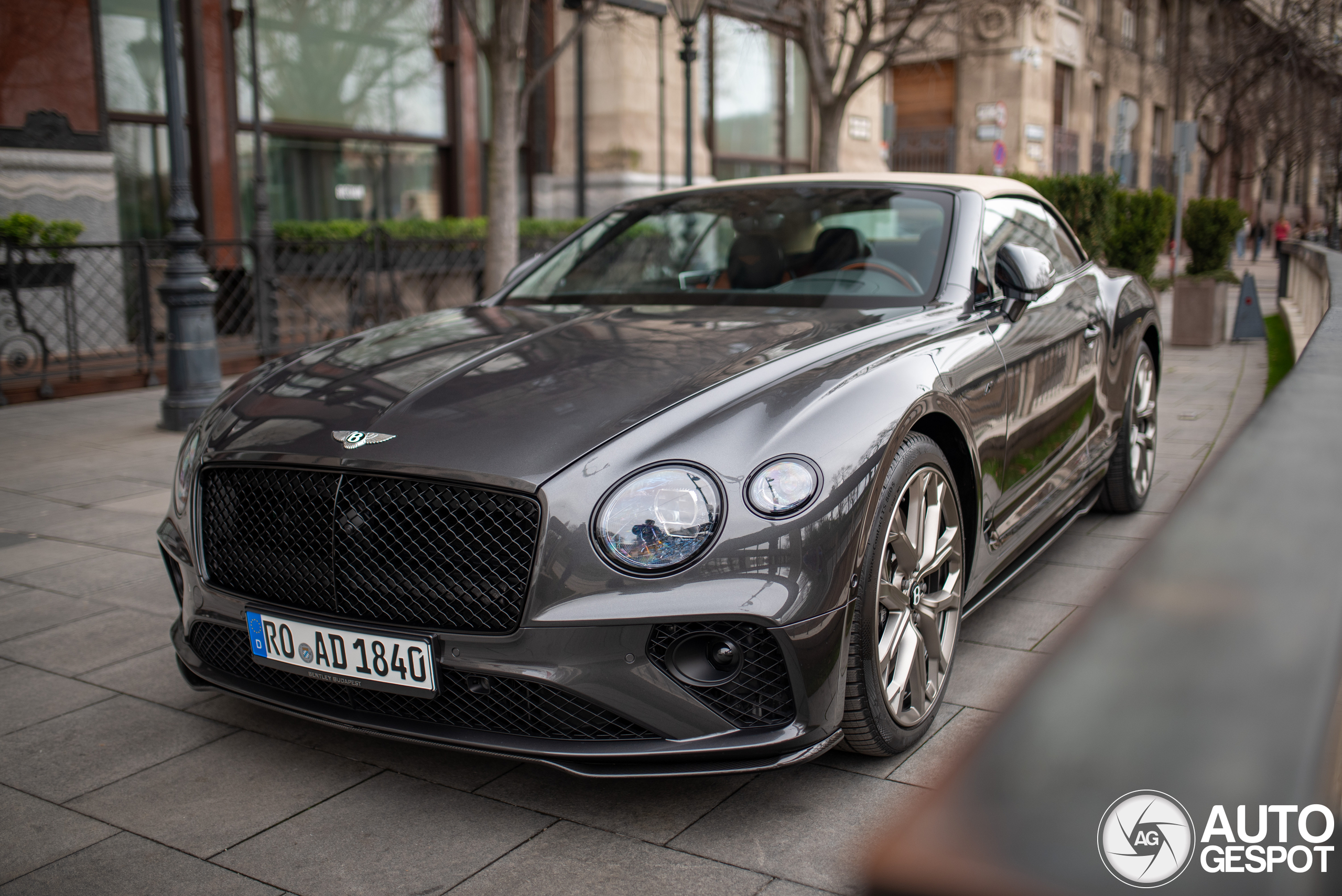 Bentley Continental GTC V8 S 2023