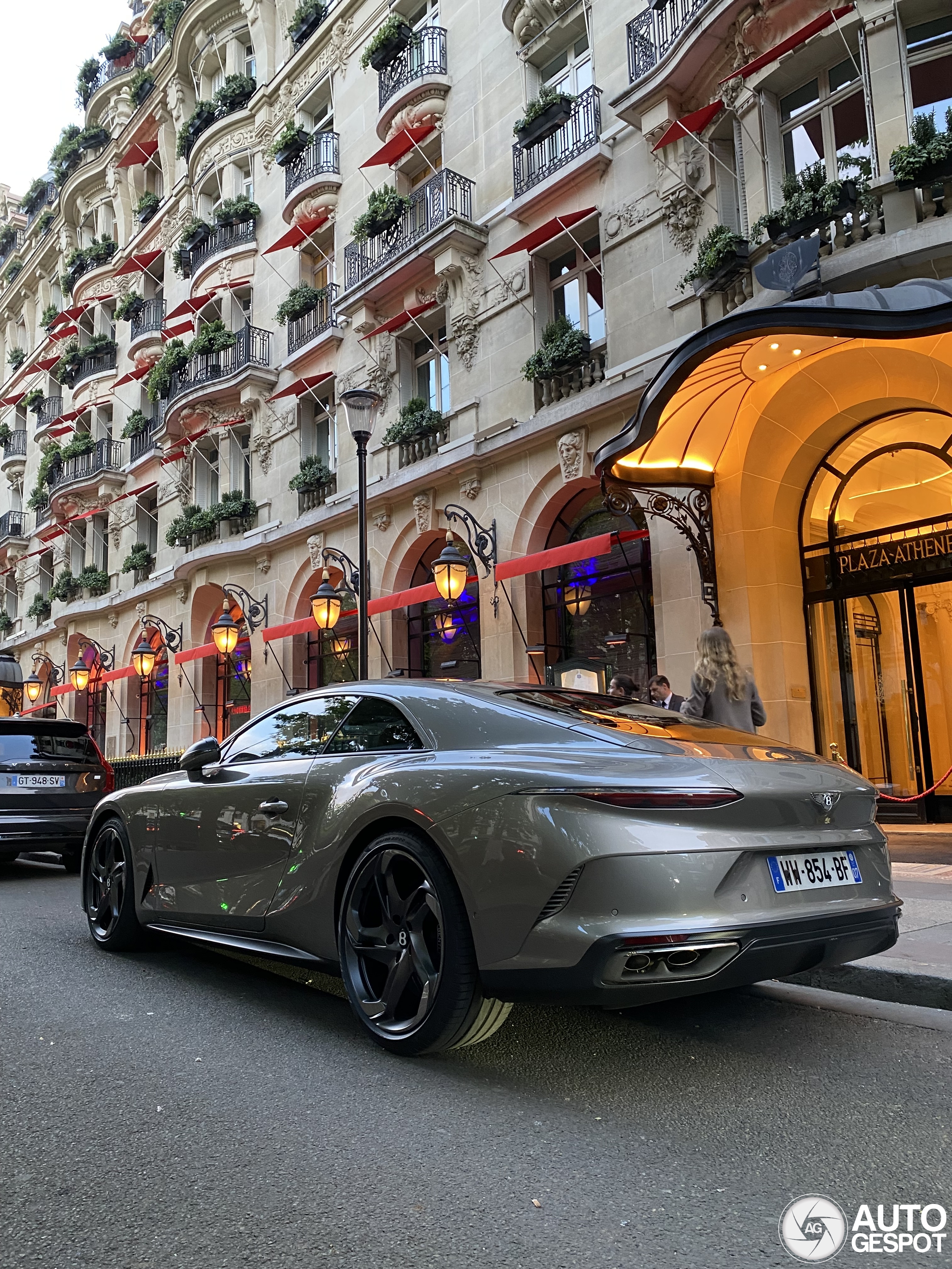 Eerste Bentley Batur is eindelijk hier