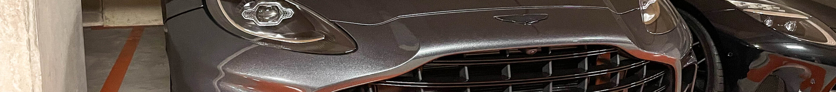 Aston Martin DBX707