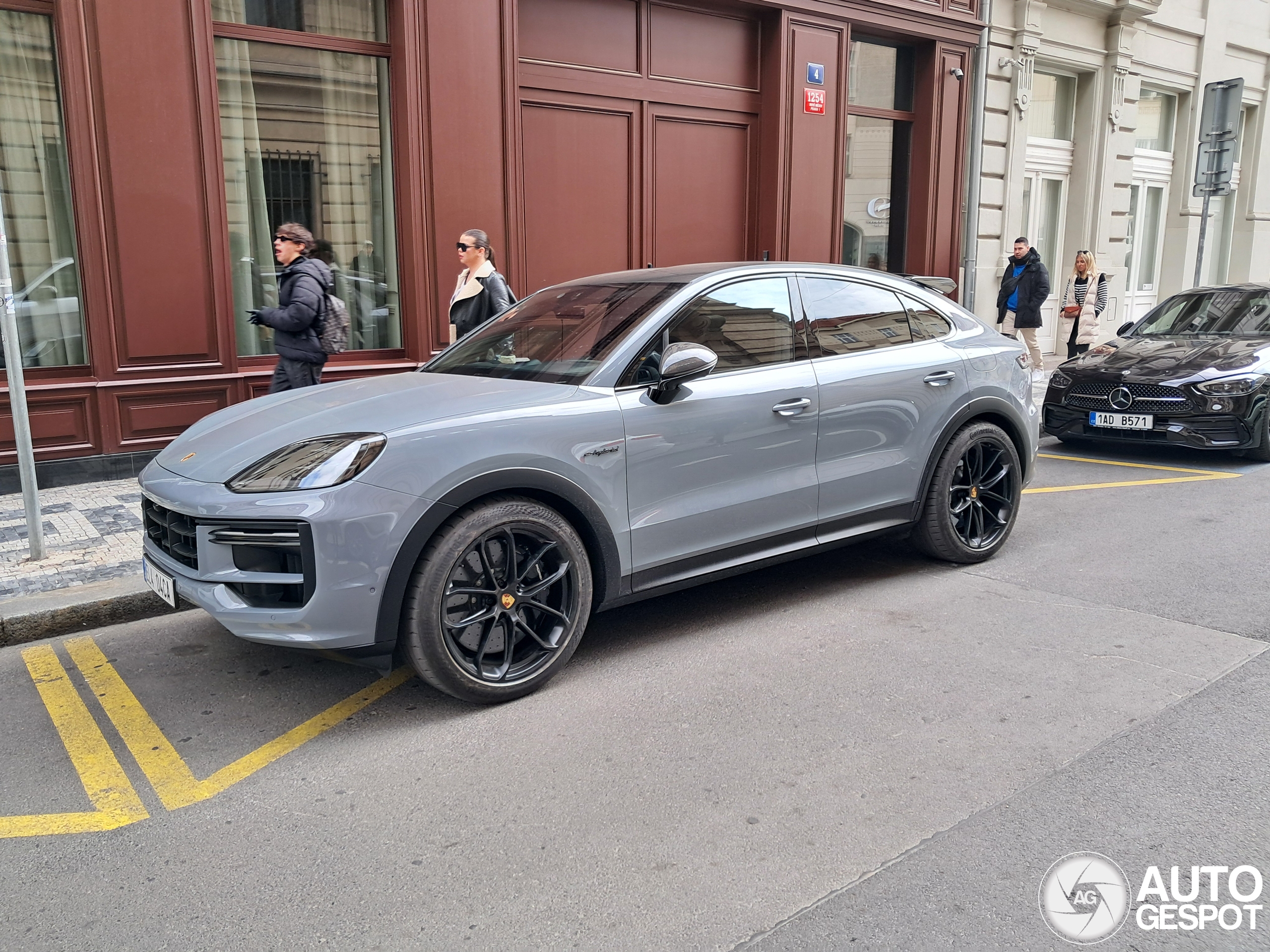 Porsche Cayenne Coupé Turbo E-Hybrid