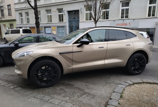 Aston Martin DBX
