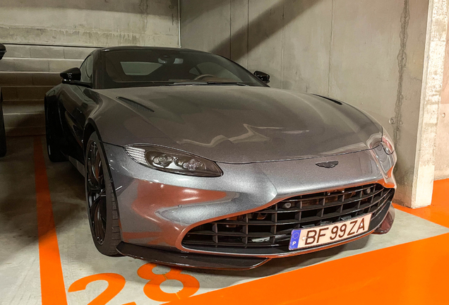 Aston Martin V8 Vantage 2018