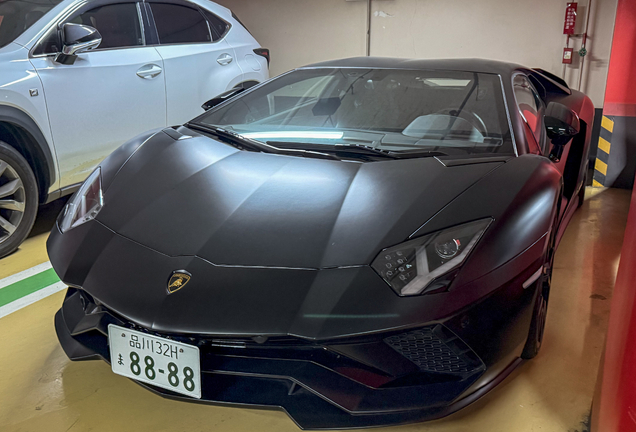 Lamborghini Aventador S LP740-4